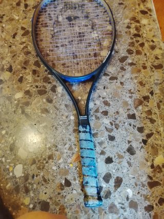Raquetas de tenis HEAD y KENNEX con fundas