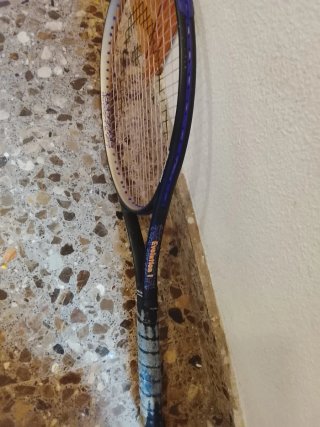 Raquetas de tenis HEAD y KENNEX con fundas