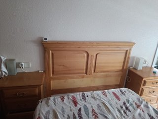 Mesita de noche y cabecero madera