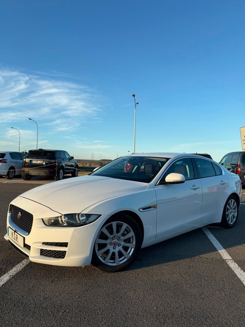 Jaguar XE 2.0 180 Portfolio 4p - foto 1