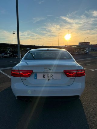 Jaguar XE 2.0 180 Portfolio 4p