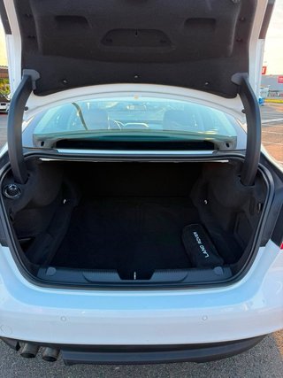 Jaguar XE 2.0 180 Portfolio 4p