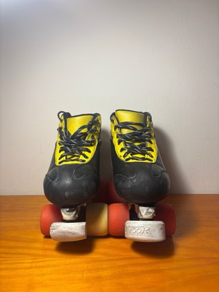 Patines Squad de Hockey Negros-Amarillos talla 38.
