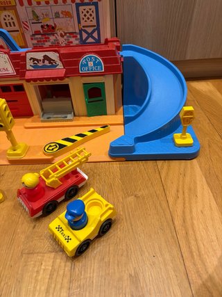 Fisher Price Main Street Garaje