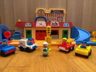 Fisher Price Main Street Garaje