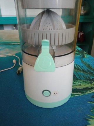 Exprimidor automático USB