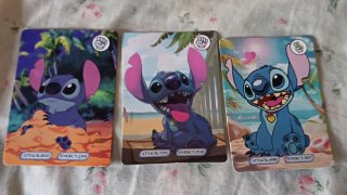 Figura Stitch con manzana