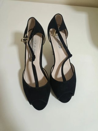 Zapatos de tacón negros para mujer