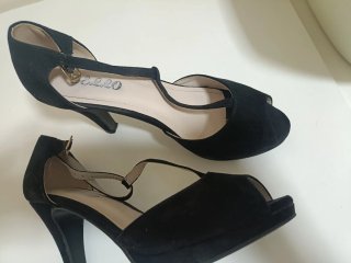 Zapatos de tacón negros para mujer