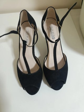 Zapatos de tacón negros para mujer