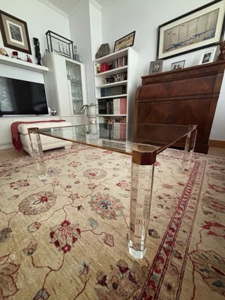 Mesa centro cristal y metal dorado