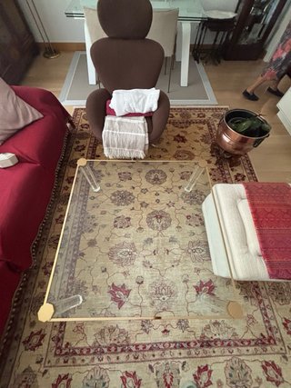 Mesa centro cristal y metal dorado