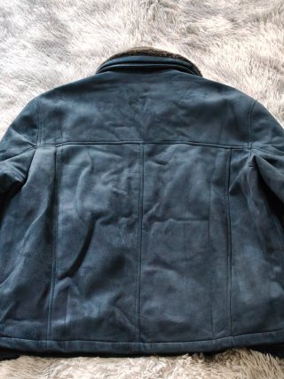 Chaqueta aviador azul con cuello marrón