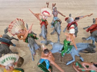 Lote 19 Figuras Indios PVC Goma Comansi Antiguas