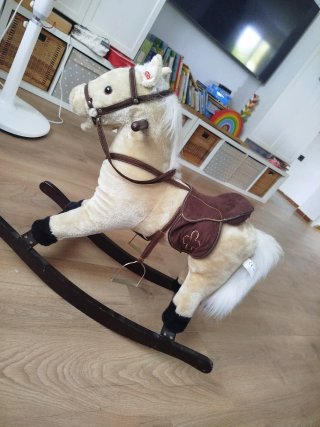 Caballo balancín peluche