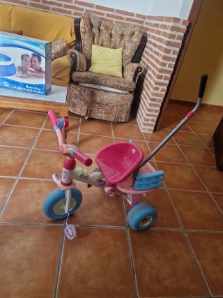 Triciclo infantil rosa y azul. Por separado 10€