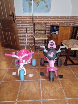 Triciclo infantil rosa y azul. Por separado 10€