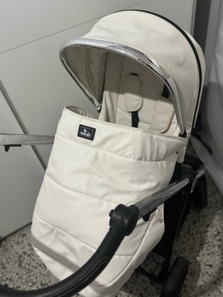 Carro de bebé blanco
