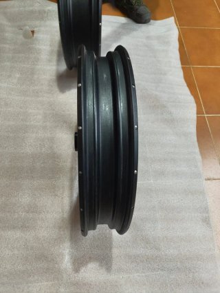 Llantas BMW radios cruzados negras (del/tras)