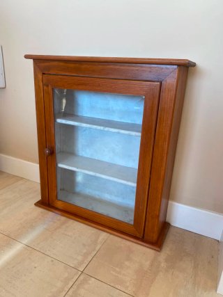 Armario/Vitrina de madera y cristal