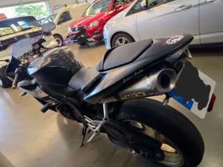Yamaha R1 Negra Deportiva