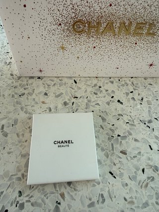 Toppe Adesive della Chanel