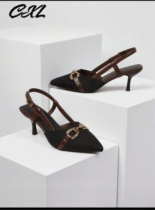 Zapatos de tacón negros y marrones