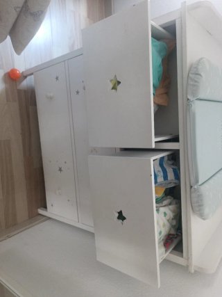 Cambiador bebé blanco con estrellas