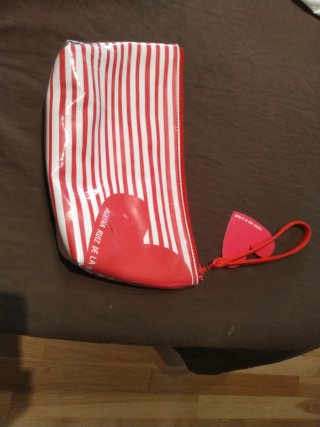 Neceser  a estrenar Agatha Ruiz de la Prada fucsia