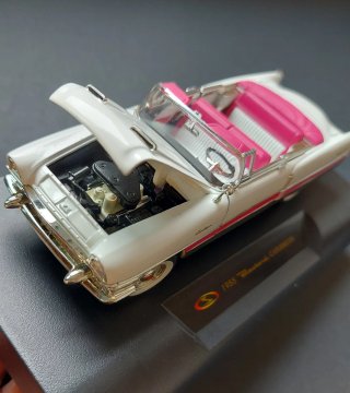 Auto in Scala 1/32 NUOVO. Classico americano anni '50