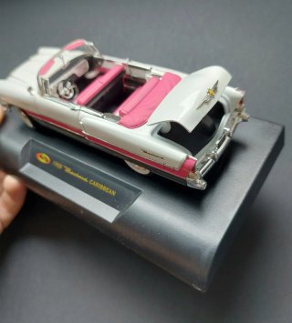 Auto in Scala 1/32 NUOVO. Classico americano anni '50