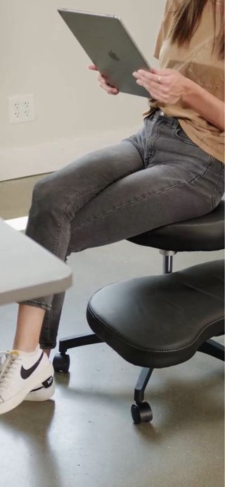 Silla ergonómica de oficina negra