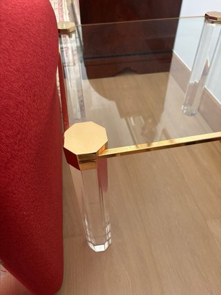 Mesa auxiliar cristal y dorado