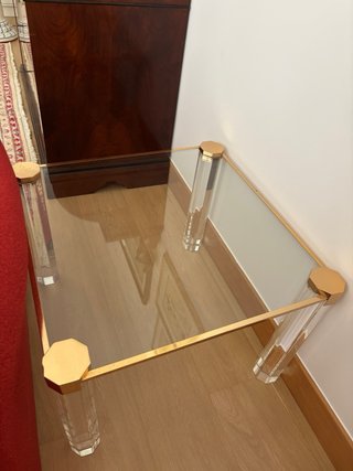 Mesa auxiliar cristal y dorado
