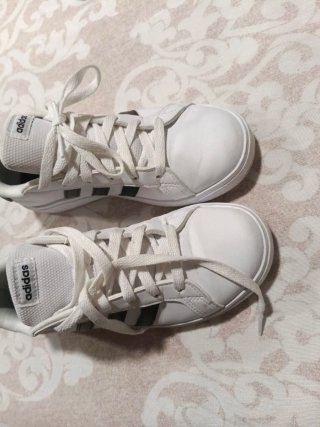 Zapatillas Adidas Blancas y Negras