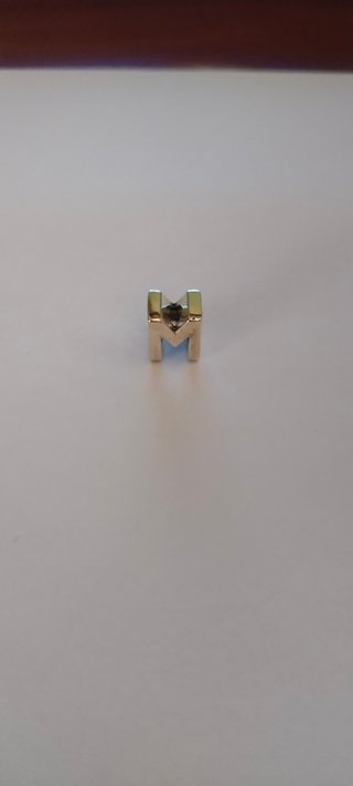 Letra M Charm de Pandora