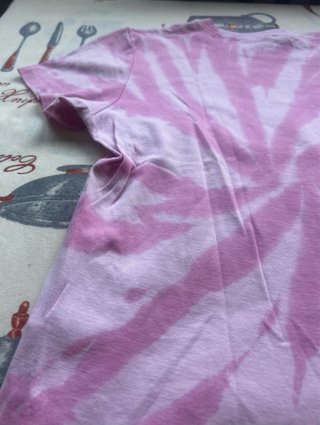 ⁠Camiseta H&M Rolling Stones Tie-Dye Rosa Talla M