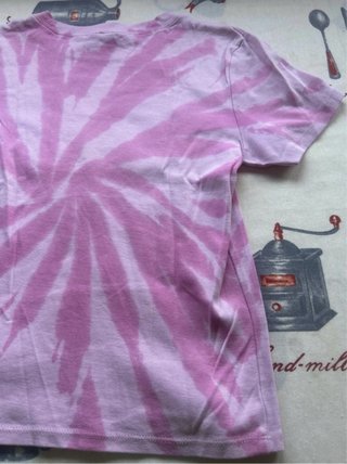 ⁠Camiseta H&M Rolling Stones Tie-Dye Rosa Talla M