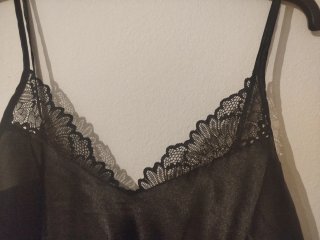 Blusa negra con encaje