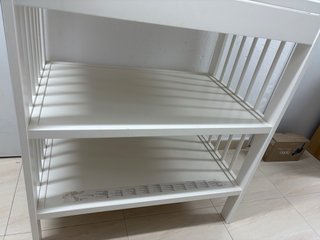 Cambiador de bebé blanco