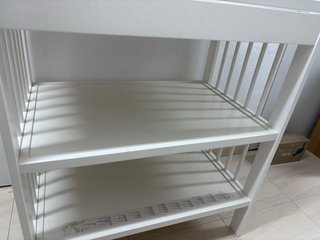 Cambiador de bebé blanco