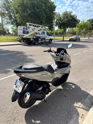 Honda PCX 2023 Gris