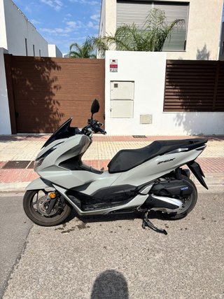 Honda PCX 2023 Gris