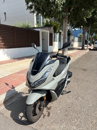 Honda PCX 2023 Gris