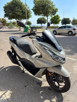 Honda PCX 2023 Gris