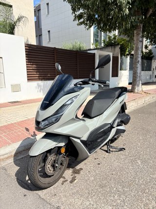 Honda PCX 2023 Gris
