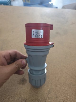 Enchufe industrial ZNPON 32A 4P+N+E TRIFASICO
