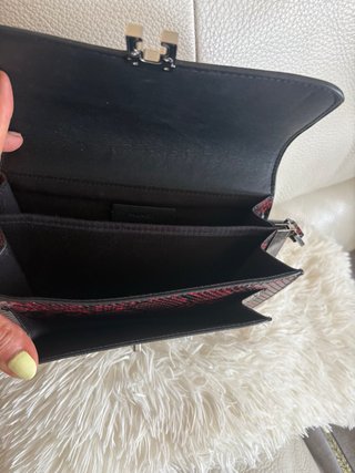 Bolso estampado serpiente rojo y negro