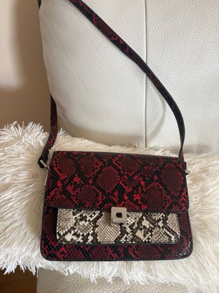 Bolso estampado serpiente rojo y negro