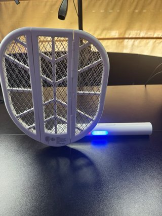 Raqueta Eléctrica Antimosquitos Plegable